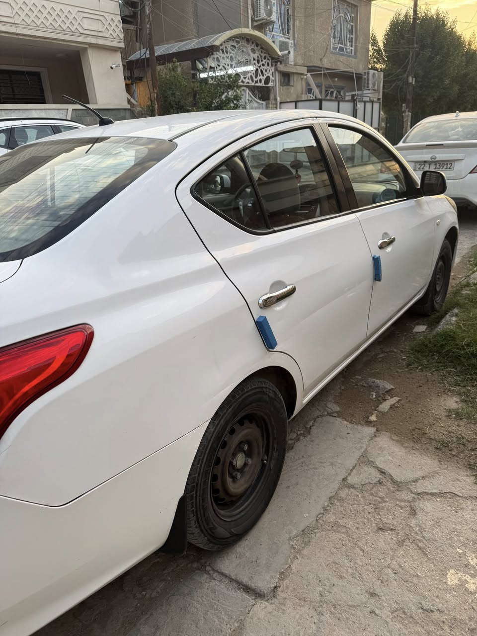 مرحبا صني 2019 عندي بليته زركه سياره نظيفه سبير منازل قطره صبغ مابيه بيه فقط بارد بل جاملغ امامي ايسر وجاملغ خلفي وره سايق وشخط وره باب صدر مبين بل صوره بغداد مكانه ماشيه 155 الف *********** سياره دينار مصرف مابيه 97 بيه مجال بسيط
