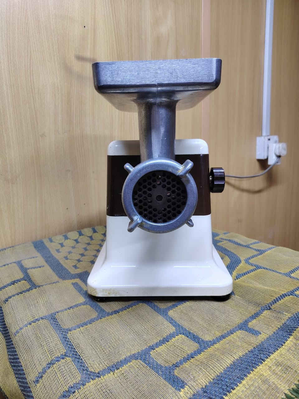 السلام عليكم عندي ماكينة ثرم لحم توشيبا ياباني نظيفة كلش للبيع بسعر ١٠٠ الف مكاني السيدية للاتصال ***********
