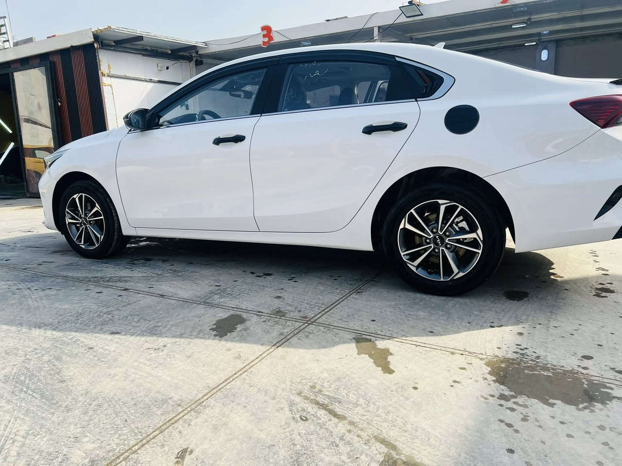 السلام عليكم.
كيا كي ثري K3 موديل 25

تجميع الصين

فول  مواصفات زيرو 

.

محرك 1500 دبل نوزل 

رقم اربيل بأسمي شرط التحويل 

 ماشية “ 900 قابله للزياده يعني زيرو 

 

🔴المواصفات 

✅️فتحة

✅️شاشه كامرة 

✅️تحكم ستيرن جهتين 

✅️بصمه 2 أبواب و بصمه تشغيل

✅️كير طياره 

✅️شاشه بالكير

✅️لايت لد زينون 3 عدسات متحركة + الخلفي هم لد متصل 

أشاير لكزس️ متحركة 

✅المري الجانبية بيها ️اشاير + هيترات 

✅️صندوك ذكي بصمة ( يفتح عند الاقتراب )

✅️سايد بريك بصمة

✅️أوتو هولد (auto hold)

✅️درايف مود 4 وضعيات

✅️(sport+eco+smart+comfort)

شاشة عداد دجتل 

وبيها بعد مواصفات 

عليه إضافات جمبزيات 

مطريات + يدات سود + قبع بانزين + وكفرات مال مري باتمان 

السيارة كفاله عامه من كلشي 

السعر 152 وبيه مجال للشراي 

للأستفسار اكثر التواصل ع رقم 

***********

مكان السياره ديالى قرب تقاطع القدس . 📍
