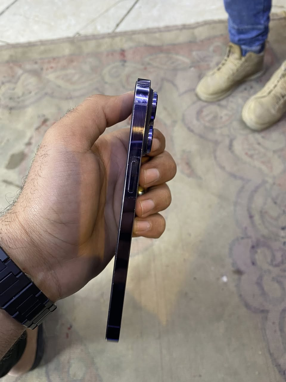 السلام عليكم 
ايفون 14 برو ماكس الون المميز البنفسجي نضافته 95‎%‎
شرق اوسط بطارية 89 ذاكرة 256 
مامفتوح ابد 
للبيع ب900 وبي مجال قليل 
العنوان الشعب قرب مكوى الخضراء 
***********
