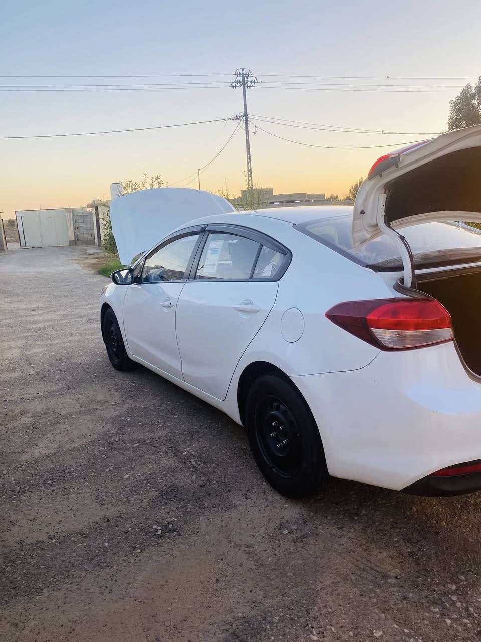 سيراتو 2017 رقم اربيل كفالة عامه 
بيه ملاحظات شويه كير محرك شاصي كفالة عامه  ماشيه 117 الف حقيقي سبير ما نازل 
تبريد ثلج تخم تايرات صدر جديد  
مكان واسط صويرة اتصل ***********
