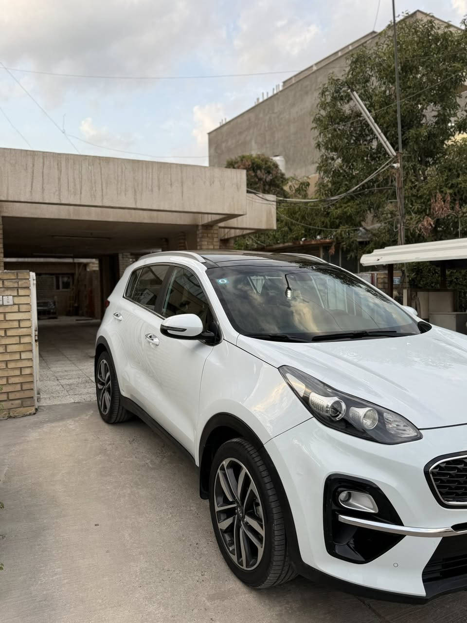 السلام عليكم للبيع سبورتج 2020 ماشيه 39000الف كيلو حقيقي لون ابيض داخل بيجي سياره بنروما بصمه كشنات كهرباء  شاشه كامره خلفيه رقم بغداد رقم وهزه جديده اب اسمي سياره مكفوله من صبغ وتبديل 
‎مكانه بغداد المنصور
***********
