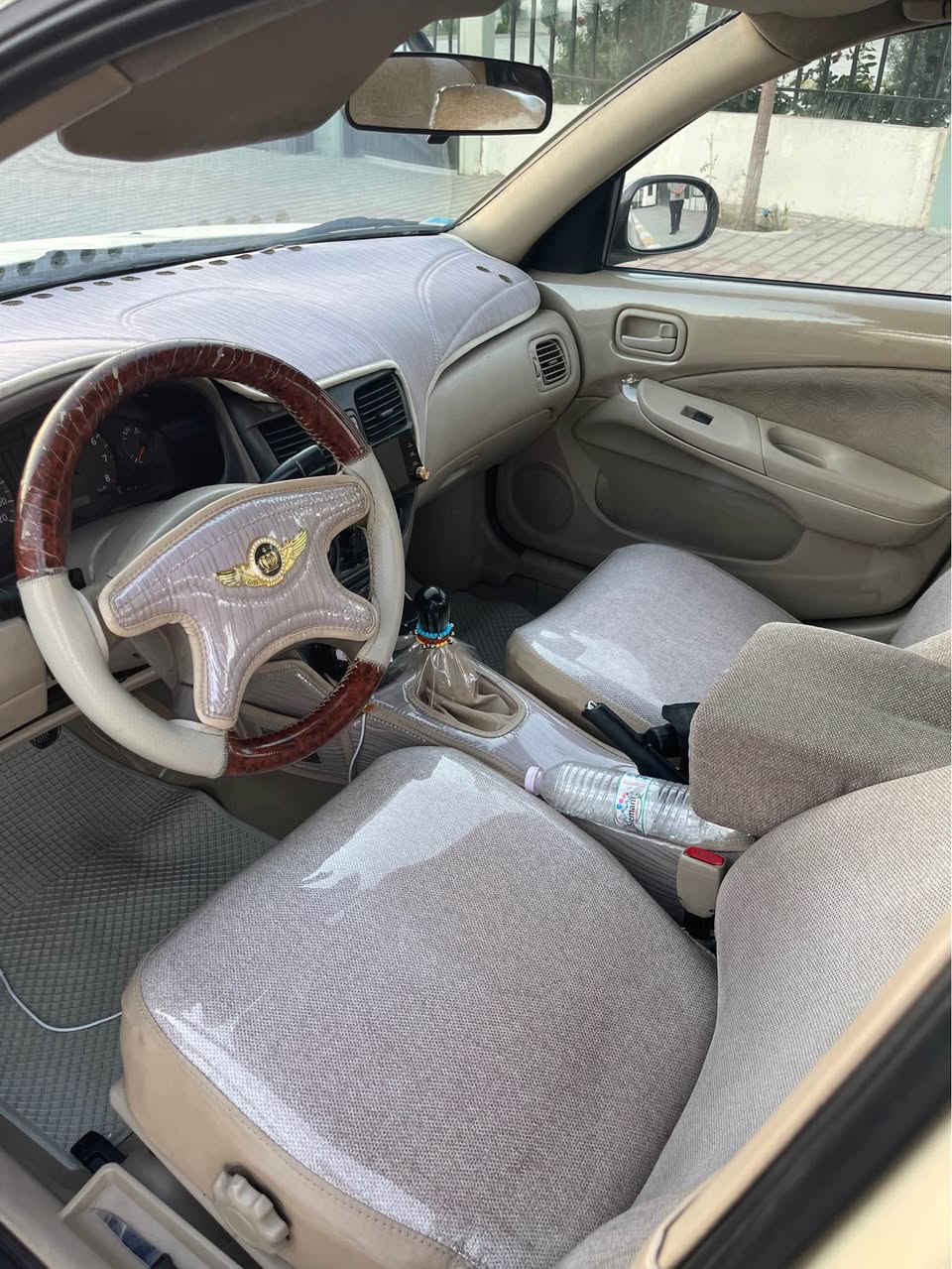 سەنی یابانی  مۆدێل ٢٠٠٩ دو پارچەی بۆیاخە سەنەوی تازە یە  چوار تایی تازەیە گێرو مەكینەو تەبریدی بە شەرت  ناوی كامل تێ گیراوە  سەیارە كە كامل جایزە  بێ ئەیب زۆر جوان سەعری ١٠٠ كەمێ مەعامەلە *********** السليمانية, العراق
