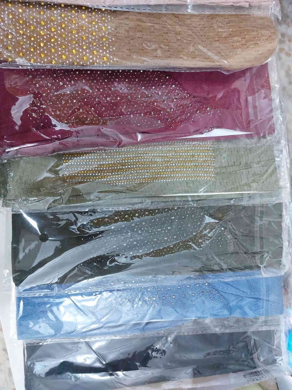 ✨ الربطة المثلثة ✨
أناقة ناعمة وتفاصيل تفرق 💖
خامة فانيله مخطط مريحة وثابتة باللبس
مزينة بـ ستراس من الأمام يضيف لمسة فخامة ✨
موديل عملي ويناسب كل الإطلالات 🌷
متوفرة بعدة ألوان جذابة 🌈

🚚 التوصيل مجاني داخل البكرلي
🚚 يوجد توصيل لجميع المحافظات بـ 5000

💰 السعر: مناسب جداً
📍 العنوان: بابل – الحلة – البكرلي
الفرع المجاور لمدرسة بردى
📞 واتساب: ***********

📌 حجابات وكوزمتك الهادي  
الأناقة تبدأ من عندنا 💕
