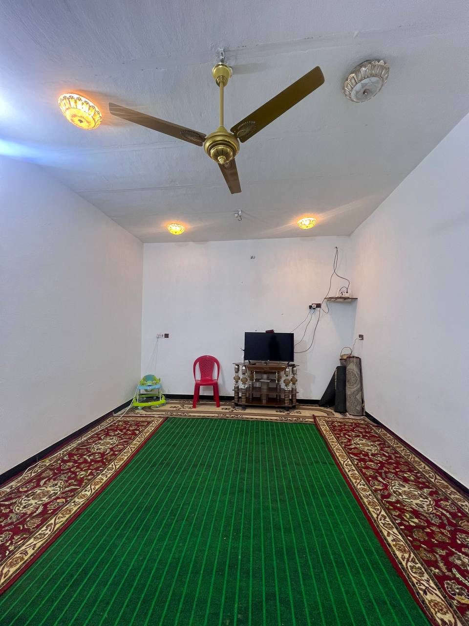 بيت للبيع في منطقة بچاي نزلة مجرشة سيد يونس 
قريب ع الشارع العام مال النجف 
يبعد عن التبليط والمجاري 30 متر 
مساحته 350 متر
يحتوي على 3 غرف نوم كبيرة 
وصالتين وحده بالعرض والثانية بالطول 
ومطبخ كبير وبراني كبير 
ومجمع صحيات داخلي وخارجي 
بناء جديد وارضية جديدة 
ملبوخ من الخارج 
بالاضافة الى حديقتين كبار 
وكراج خارجي كبير 

السعر 52 مليون وبيه مجال قليل 

للتواصل خاص او واتساب او اتصال على الرقم أدناه 

***********

***********
