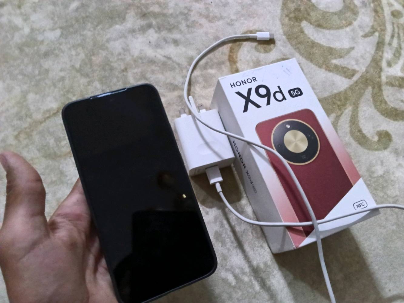 جهاز هونر x9d جهاز قوي ونضيف استخدام ثلاث اشهر مع كامل ملحقاته بوبجي 120فريم ذاكرة 256وعشوائية12 وبطارية 8500ملي امبير وشاحنه 66واط  وشاحنه يطول يومين وجهاز قوي بمعنى لكلمه ضد لكسر ضد لماي جهاز عمر مو يوم ويومين سعر جهاز425الف وبي مجال قليل المكان ميسان رقم ***********