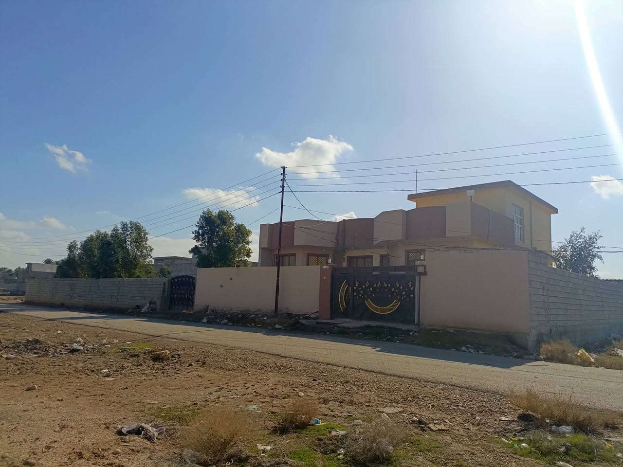 🏡 دار للبيع – ديالى _كنعان_عرب جاري _مجاور ابراهيم السواري أبو مطعم 
📐 المساحة: 960 متر مربع
🔹 مواصفات الدار 360 متر 
4غرف نوم 
طابق الأرضي 
2غرفتين 
1غرفة سويت كامل 
صالة 
مطبخ 
استقبال معزول
1غرفة فوك 
2 حمامات
 مساحة حديقة  600 
مع كراج يتسع 3سيارات
صوندا ماء الاساله 
صوندا ماء نهر 
للاستفسار الاتصال على رقم
***********
***********
