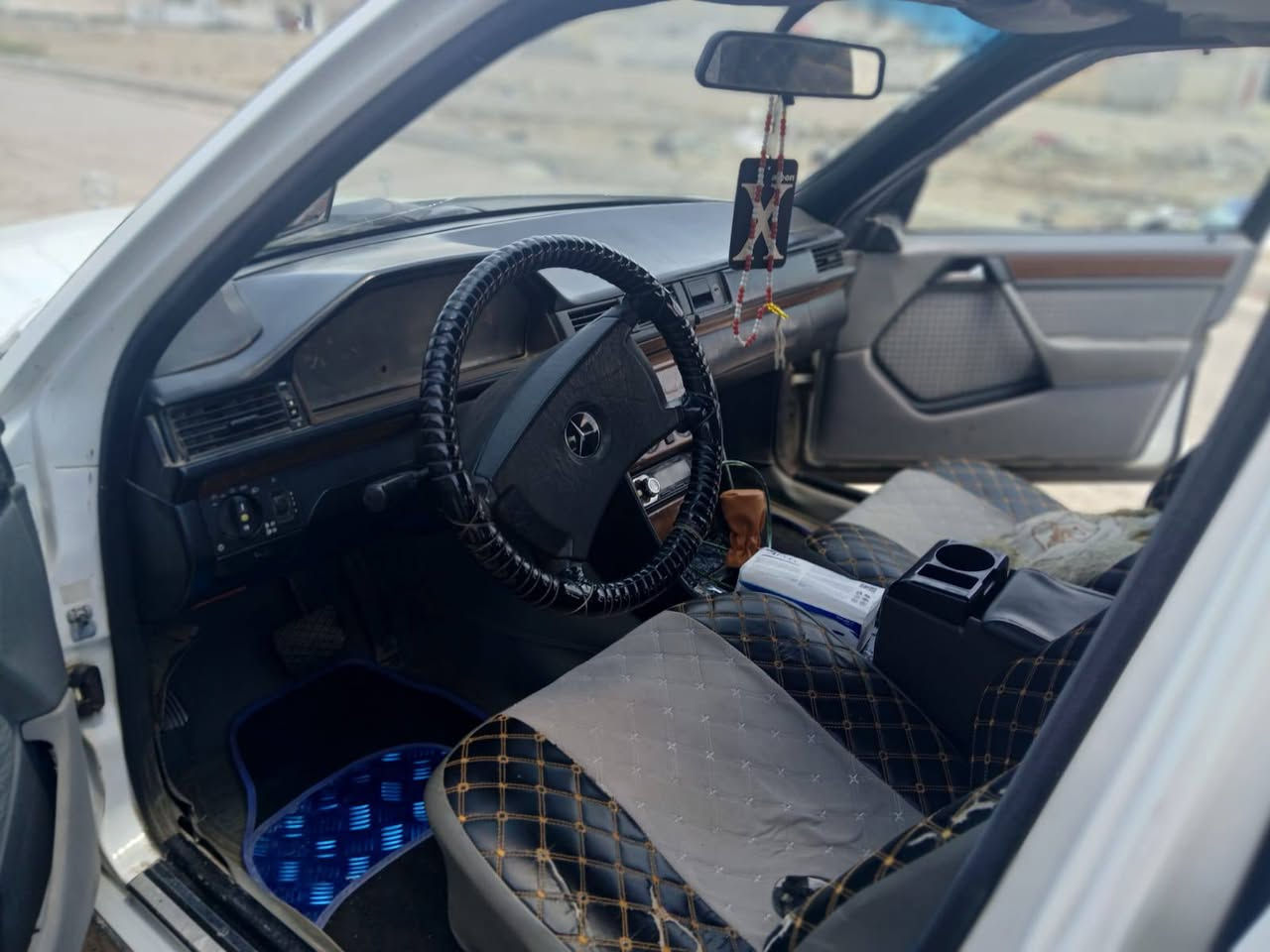 مارسدس دب ٩١ كير ومكينه بطه ٢ ونص كفاله سياره جاهزه على اخر حبايه حداديه تخم تاير تبيريد ثلج سنويه جديده مشروع وطني بسمي ماصالها شهر من داورتها مكفوله سياره سعر ٥٥ بيها مجال بسيط  للتواصل ***********
