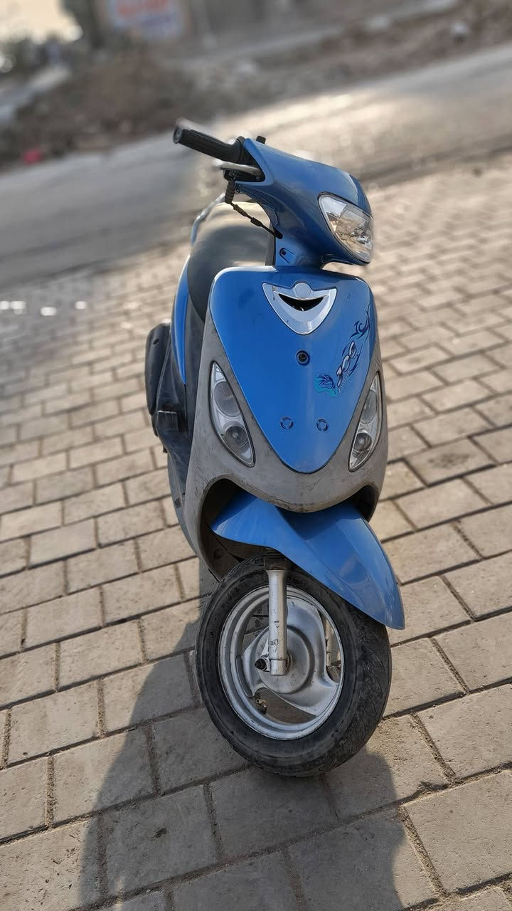 السلام عليكم ماكس منغولي السرعه ١٢٠
الدراجه خير من الله رايدها 450ابيها مجال قليل حك الجيه 
مكاني بغداد البلديات 
للاستفسار  ***********
