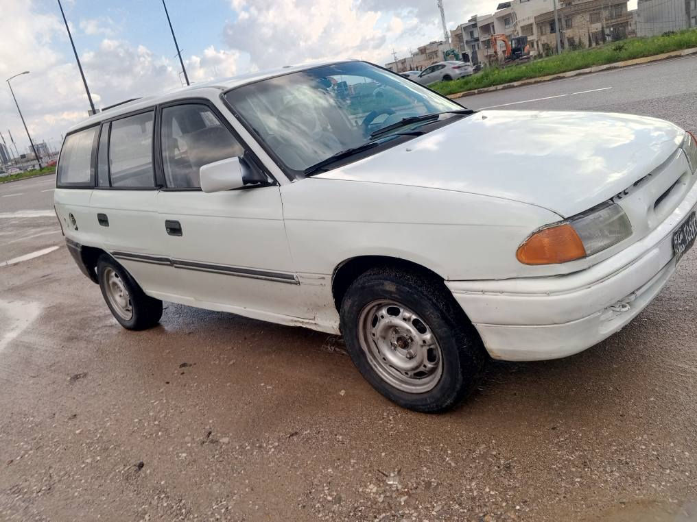 ئۆپڵ ئەسترا مۆدێل92سەنەویی دیالە بەشەرتی ئەوەلیات مەکینە شانزەیە گێڕ و مەکینەی مەزبوتە کارەبایی مەزبووتە دەحمی قورسی نیە شانسی و بەدەنی زۆر پاکە سەقف و شانی لێدراوی نیە بڕاوە و موس بەشەرت ئەوەلیاتی بەشەرت*********** السليمانية, العراق
