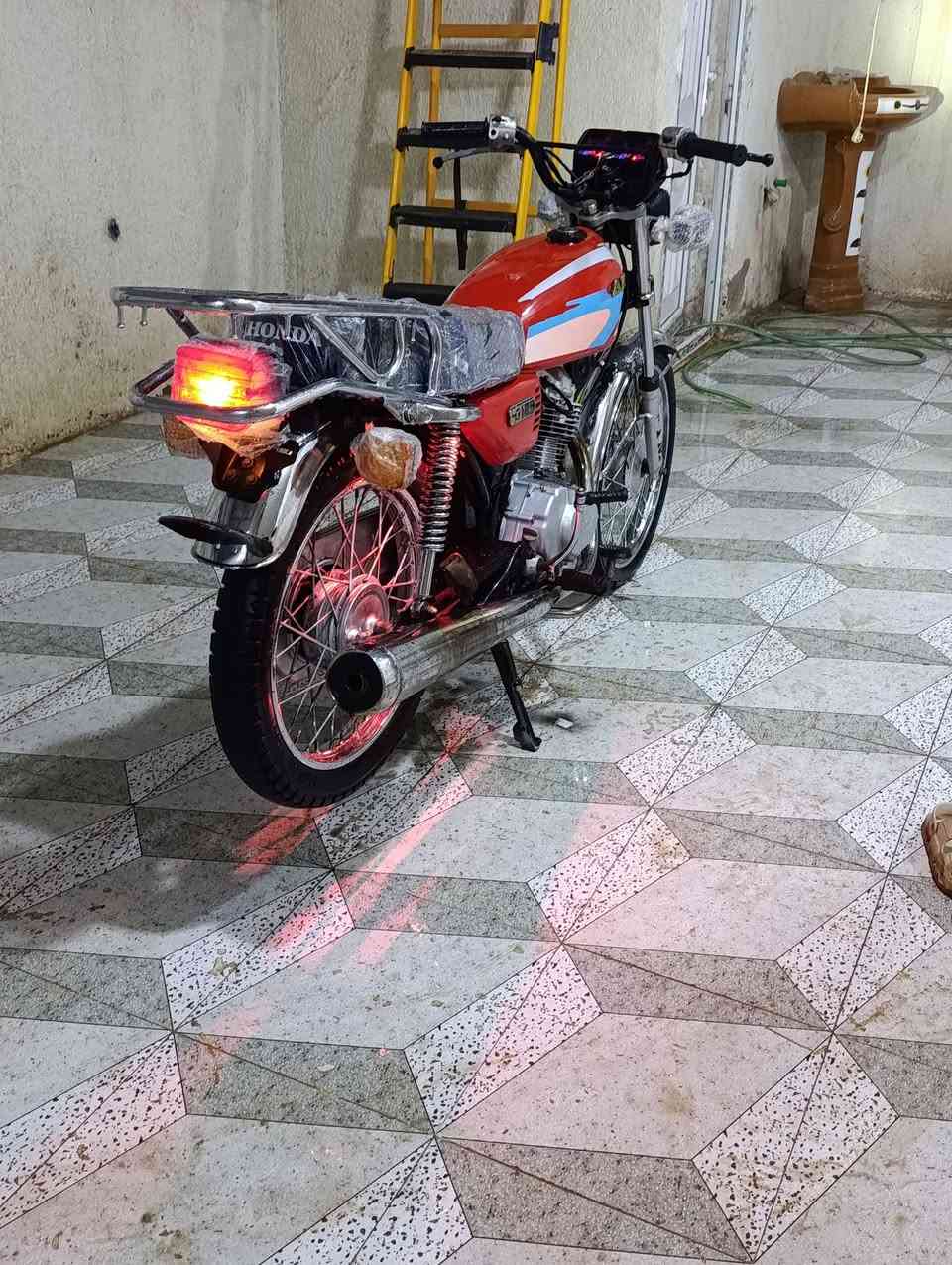 سلام عليكم دراجه للبيع موديل 21نامه متياز الدراجه كسر كارتون الكهربائية كلهه شقاله اوراق اصولي ونضيفات فول السعر 600 قفل رقم التليفون *********** المكان كوت شارع نفط
