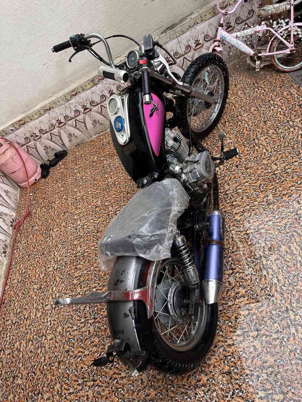 سلام عليكم دراجه هارلي كروزر محرك ستوته دراجه نضيفه مال لعب اريد اراوسها بدراجه شحن شني ؏ـندڪ نزل نشوف 
العنوان الجزيره قرب جسر خالد 
***********
