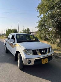 نيفاره 2014 خليجي  سيارة جاهزة كير مكينة جدد بيها صبغ مكانين بالحافة ج...