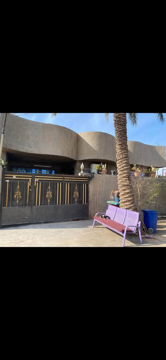 سلام عليكم دار للبيع مساحة 240 متر طابق ونص يحتوي ع 4 غرف نوم كبار أستقبال مطبخ  وصالة كبيرة فوك وجوة  وصحيات عدد 3  البيت عوزة ارضية  وشتايكر ملاحضة بسيطة بخصوص البياض  بل مناسبة البيت يرهم استثمار   تقطع حائط بنص يصير عدك كل مشتمل 120 وحّد  المكان اركية وفاضل قرب المسبح لاستفسار ***********
