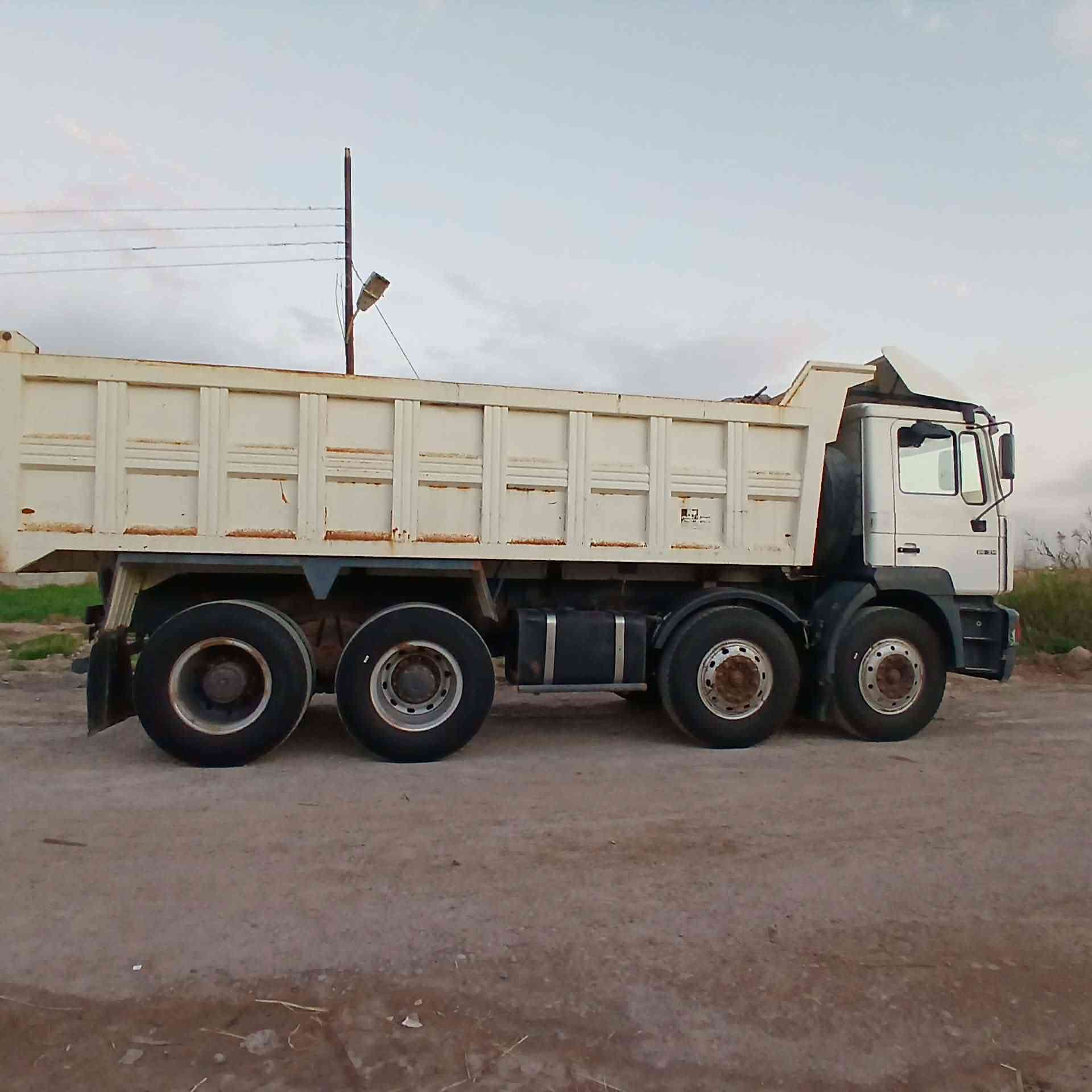 السلام عليكم عندي مان صغر عكرب موديل2001 رقم ***********
