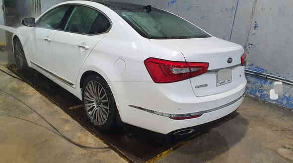 كيا كادينزا 2014 رقم بغداد فول مواصفات هند بريك بصمة اتوهولد رادارات داخل اسود تطعيم صاجي وبقية المواصفات كاملة ميحتاج اذكره 
السيارة وارد بدون حادث فقط دعامية اماميه مبدلة وبالعراق البنيد انطخ الحافة مالته صبغته  
.السياره مكفوله من الحادث كفالة گير محرك كافة الميكانيكيات حدادة صدر جديدة منظومة بنزين ادامة كاملة تخم تايرات باتري اي سي ديلكو منظومة تبريد كاملة مبدله السيارة على ايدي دهن وفلاتر كاملة اصلي كل تبديلة مال جناي السيارة . السعر 138 
تلفون ***********
