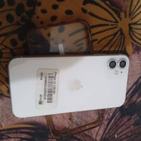 آيفون ١١ ١٢٨ • بطاريه ٧٧٪ • ما مفتوح ولا مبدل