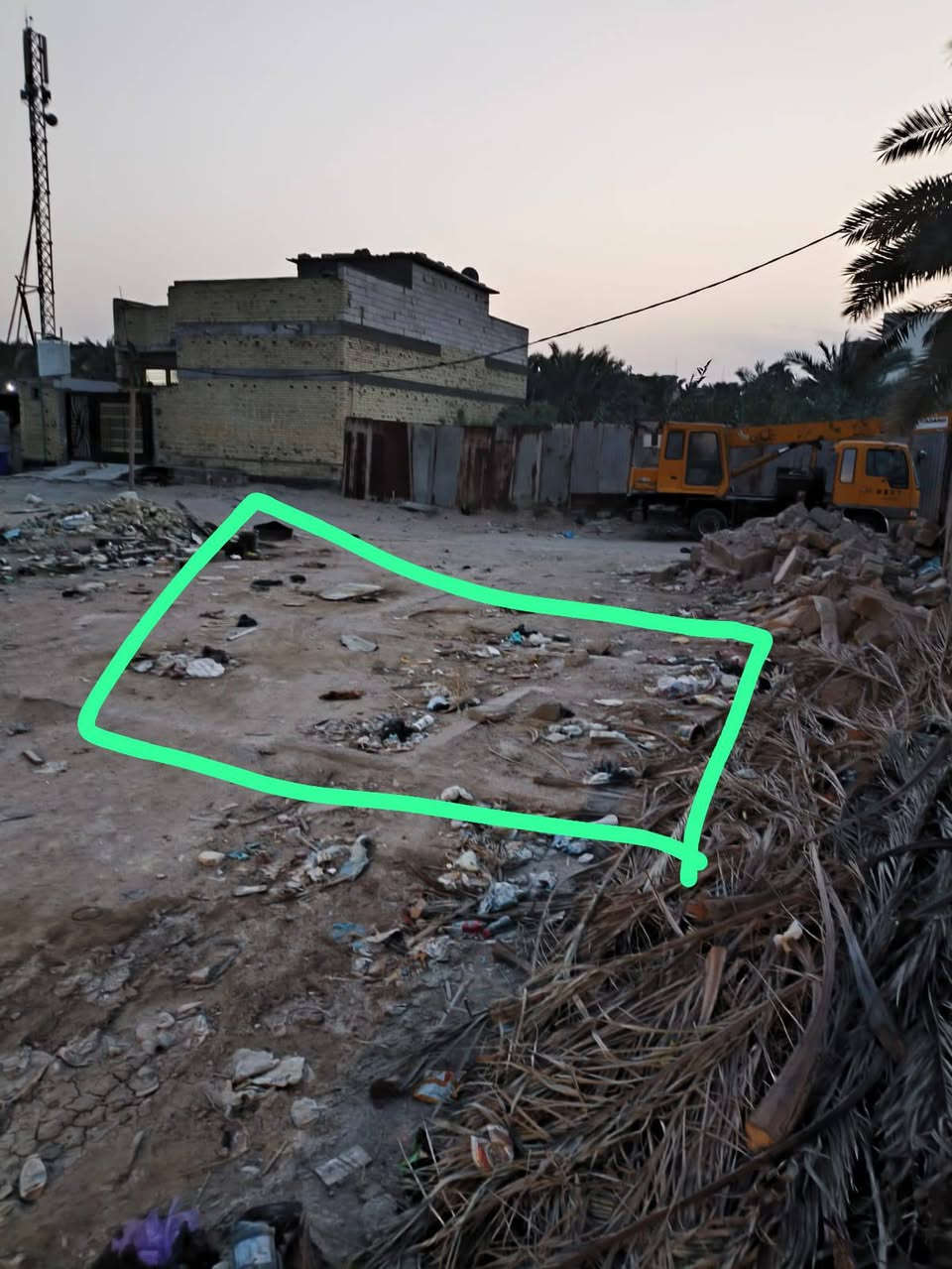 اسعد الله اوقاتكم احبتي 

قطعة طابو ملك صرف 
 

المساحة 200متر 

العنوان حمدان البز قرب جامع فاطمه 

السعر 72مليون 

للاستفسار والتوا***********4
