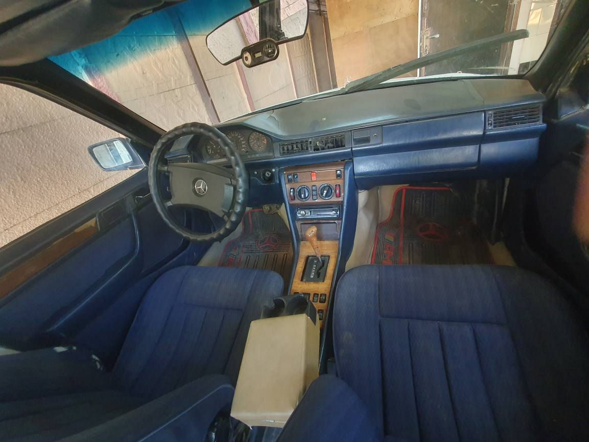 مارسدس دب موديل 1988 محرك بطه ثنين ونص 
رقم بغداد تحويل مباشر مشروع وطني مكان السياره كركوك *********** كركوك, العراق
