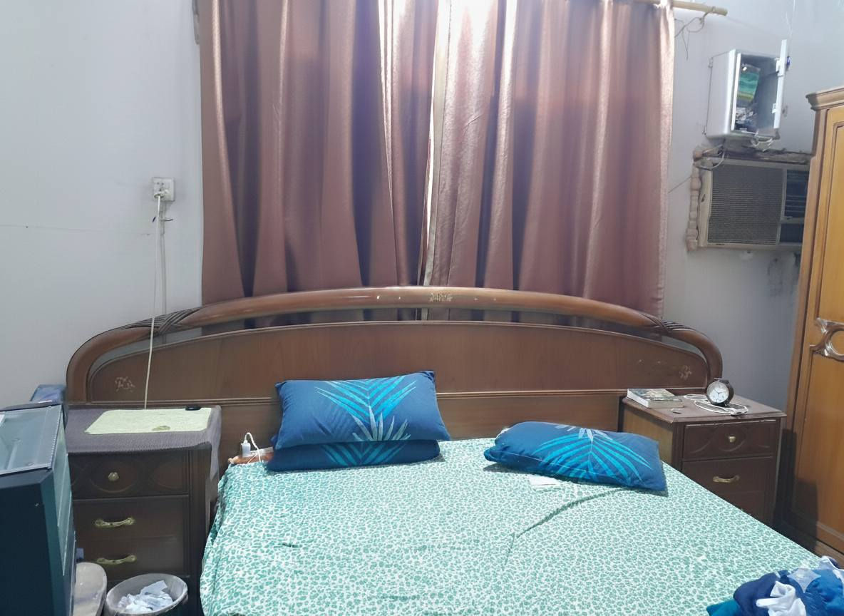 السلام عليكم
غرفه نوم  داخل خارج صاج شغل درجه اولى ثگيل نظيفه كلش مكانها بغداد الشعب او هذا رقمي 
***********
