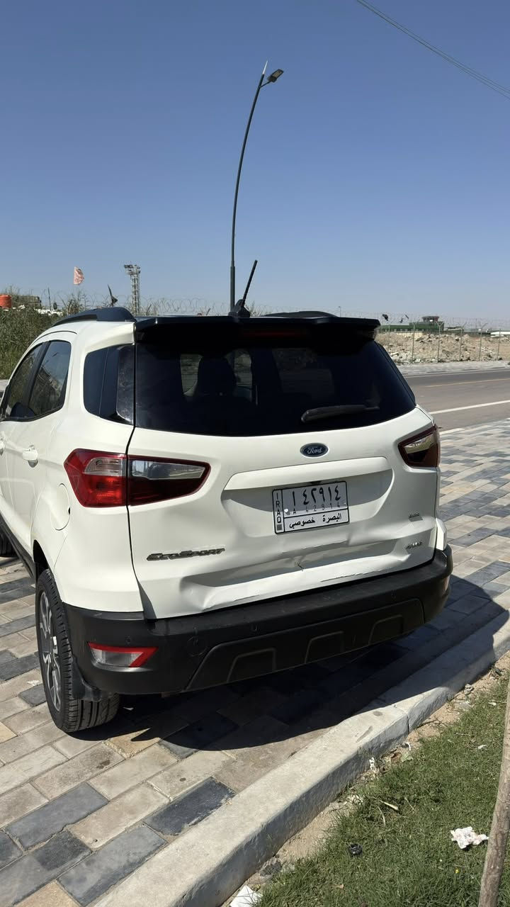 فورد ايكو سبورت اعلى ‏مواصفات
محرك 2000 ‏4 سلندر ‏المرغوب وتوني شادلها  تخم تاير جديد 
‏مواصفات
1-كراسي جلد
2-فتحة
3-نقطة عمياء بل مري 
4- ‏تدفئة ستيرن و كشنات 
5-كامرة 
6-شاشة 
وبعد بيها ‏مواصفات خير من الله ضربتها 3قطع صفحة السائق البابين واحد مبدل مصبوغ والثاني مصلح مصبوغ وجاملغ الخلفي مصلح والمامي مصلح على البارد وصارت بيها هنا بل عراق ضربة بل صندوك مثل ما موضح بل صور وما صلحتهة 
سعر المطلوب 120 وبيها مجال بسيط 
وسيارة معوقين بل 2028 تصير حرة 
مكان السيارة ب بصرة دور الضباط 
رقم ***********
