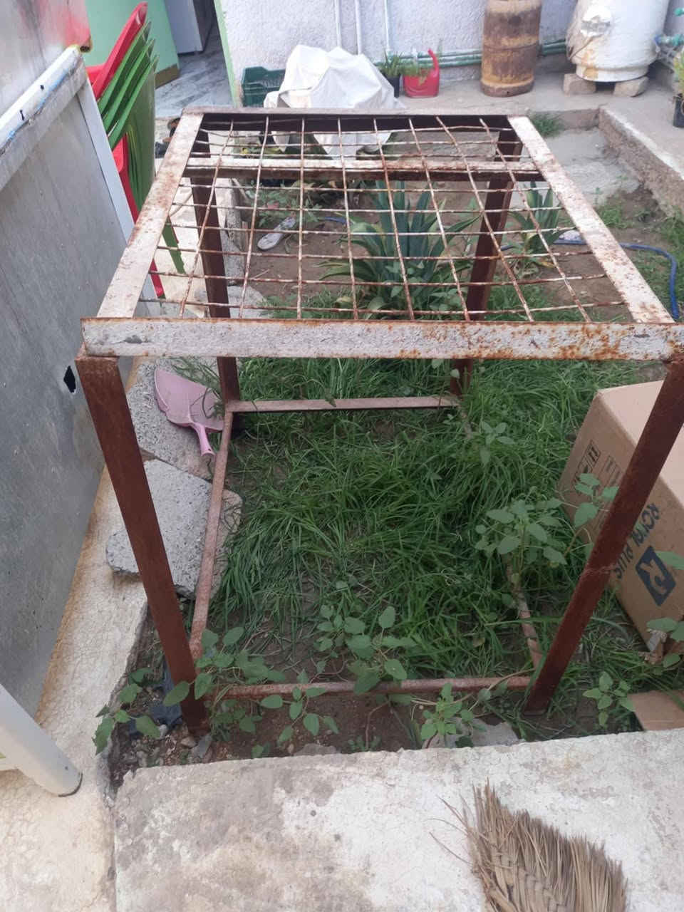 السلام عليكم ورحمة الله وبركاته غراض للبيع للاستفسار على هذا الرقم وبي واتساب ***********
