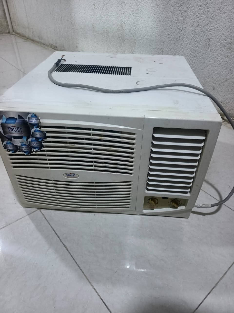 مكيف للبيع جديد تبريد ثلج تركته لعام وسنه شغلته ينتل فقط السعر ٢٥٠وبي مجال ***********

