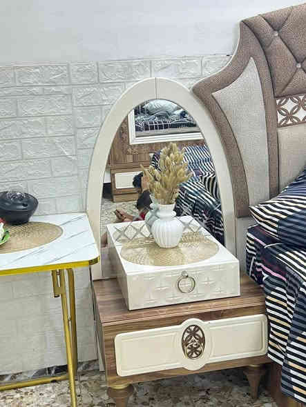 غرفه تركي درجه اولى  نظيفه عشر قطع سرير مخزن وجكات عنوان بغداد رقم التلفون ***********
