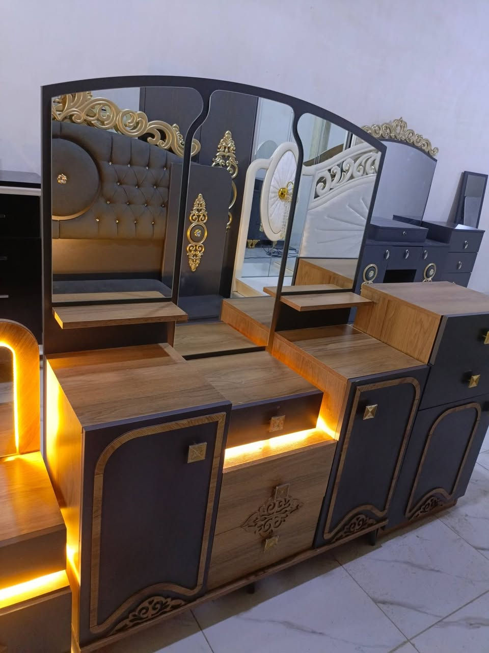 غرفة نوم  للبيع 7 قطع  لون رصاصي 6 ابواب بدون شد ونقل العنوان كركوك حي العسكري بـل حولي يم قاعة بسطاملي
للاستفسار ***********
‏‪***********‬
