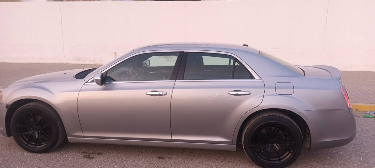 اوباما لون فيلي 2011  ماشيه تقريبا 160 كم باسمي شرط كير او محرك وصدر مواصفات عاديه رقم شمالي (فقط للبيع فقط للبيع) السعر  165 بيه مجال / رقم الهاتف (***********)مكاني كركوك
