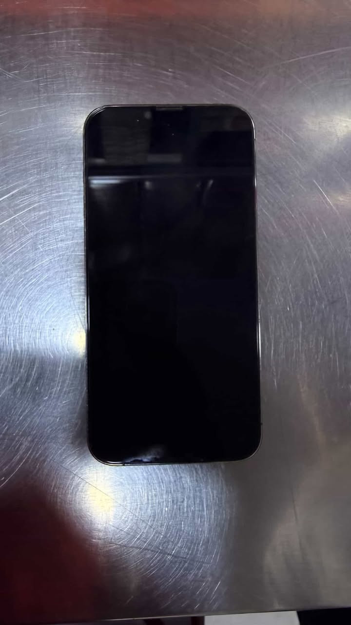 للبيع ايفون 13 برو ماكس ذاكرة 256 بطارية 84نظيف ما مفتوح السعر 700//رقم*********** واتساب عنوان بغداد حي جامعه
