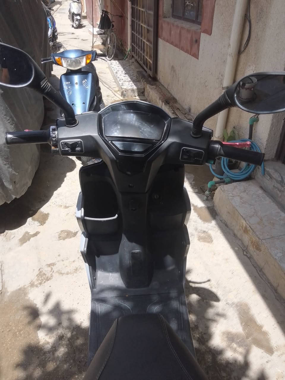 السلام وعليكم
دراجه شحن ست بطاريات 
3000دوره 
دراجه جديده 
وشرط على الفحص 
وفحل مو نثي. 
ايي ستفسار خاص 
بغداد الكريعات 

*********** 
متواجد الفيس وتساب
