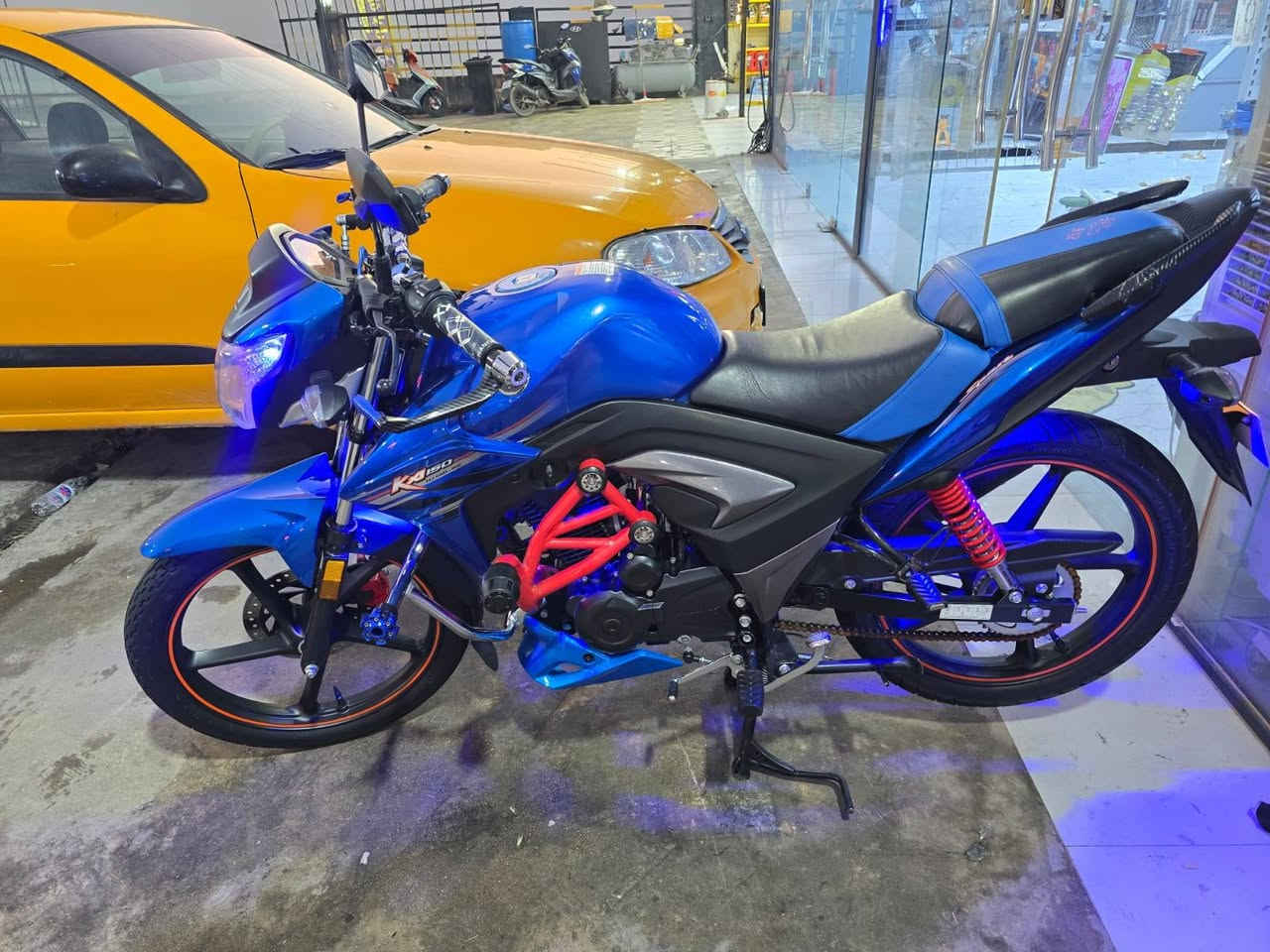 السلام عليكم
هاوجي للبيع موديل 23 الوجية الجديدة 

ماشي اقل من 1000 تبديلة دهن وحدةة 

خط التاير بعدة بية 

ارقام انكليزي وسنوية بأسمي تحويل شوكت ميعجبك 

بي غمازة بالتانكي خفيفة 

مشدودلة درع دي اف احمر ب ٥٠ الف 

لايت زنون اصلي ب ٢٥ 

دوشمة كشنات اصلية ب ٢٥ شغل بغداد 

نشرة فوك التاير الخلفي وفوك المحرك 

دراجة كارتون السعر 19 ونص قفل مكاني الرمادي غسل الجبل مقابيل مدينة العاب السندباد 

للأتصال ***********
