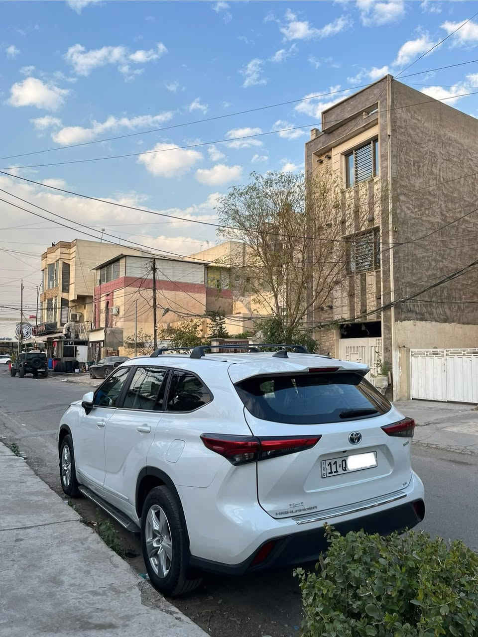 تويوتا هايلندر 2023 للبيع LE AWD هايبرد رقم بغداد الجديد باسمي مواصفات ال LE المعروفه كشن كهرباء وصندوق كهرباء ورادارات ماشيه 27 الف كيلو السياره جديده ونضيفه ومكانها بغداد للاستفسار ***********
