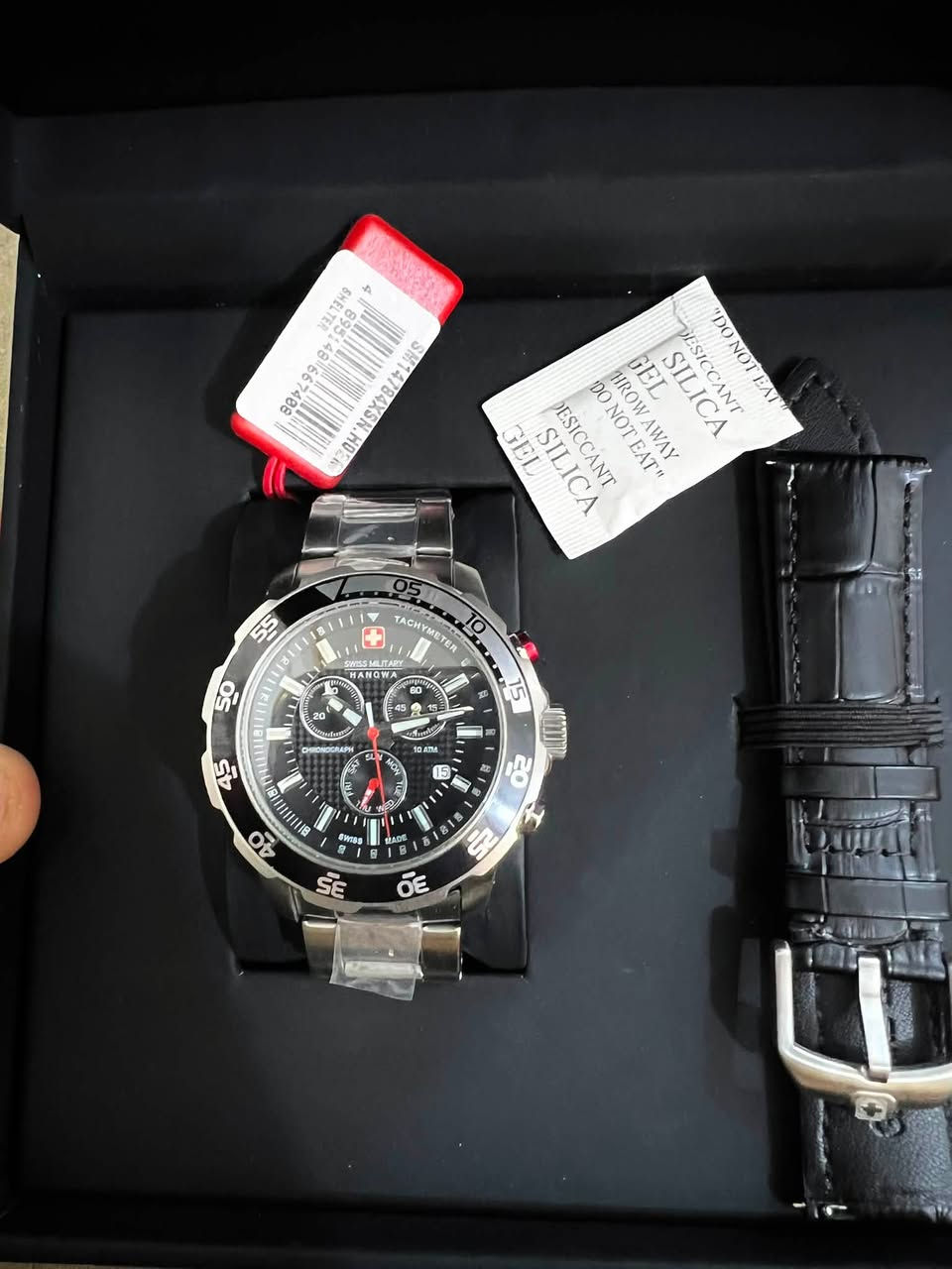 Swiss Military Hanowa Chronograph
سويسري اصلي كرونوغراف رياضي (ساعة ايقاف) جديدة غير مستخدمة
الحركة كوارتز سويسري 
القطر 44مم
الخامة ستانلس ستيل فضي
الوضائف
عرض التاريخ
عدادات فرعية
مقياس Tachymeter
مقاومة الماء 100 متر
الطابع مناسبة رياضي ومناسب للاستخدام اليومي والمناسبات
السعر 120$
***********
