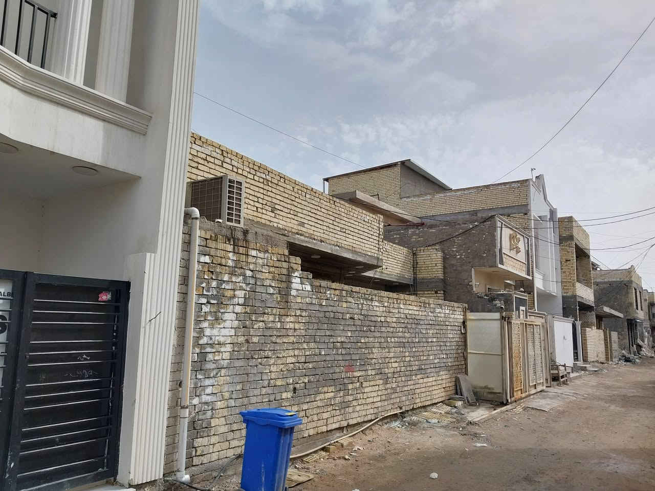سلام عليكم
دار قطع ١٠٠ متر من اصل ٢٠٠ في زراعي حي العدل شاكر العاني الرسمي صفحة القطع تحتوي على درج وبيتونه ومجاري ومي صفحت القطع معزوله للستفسار الاتصال ب ***********
