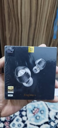 ايربود S • كبس شركة • صوت خيالي