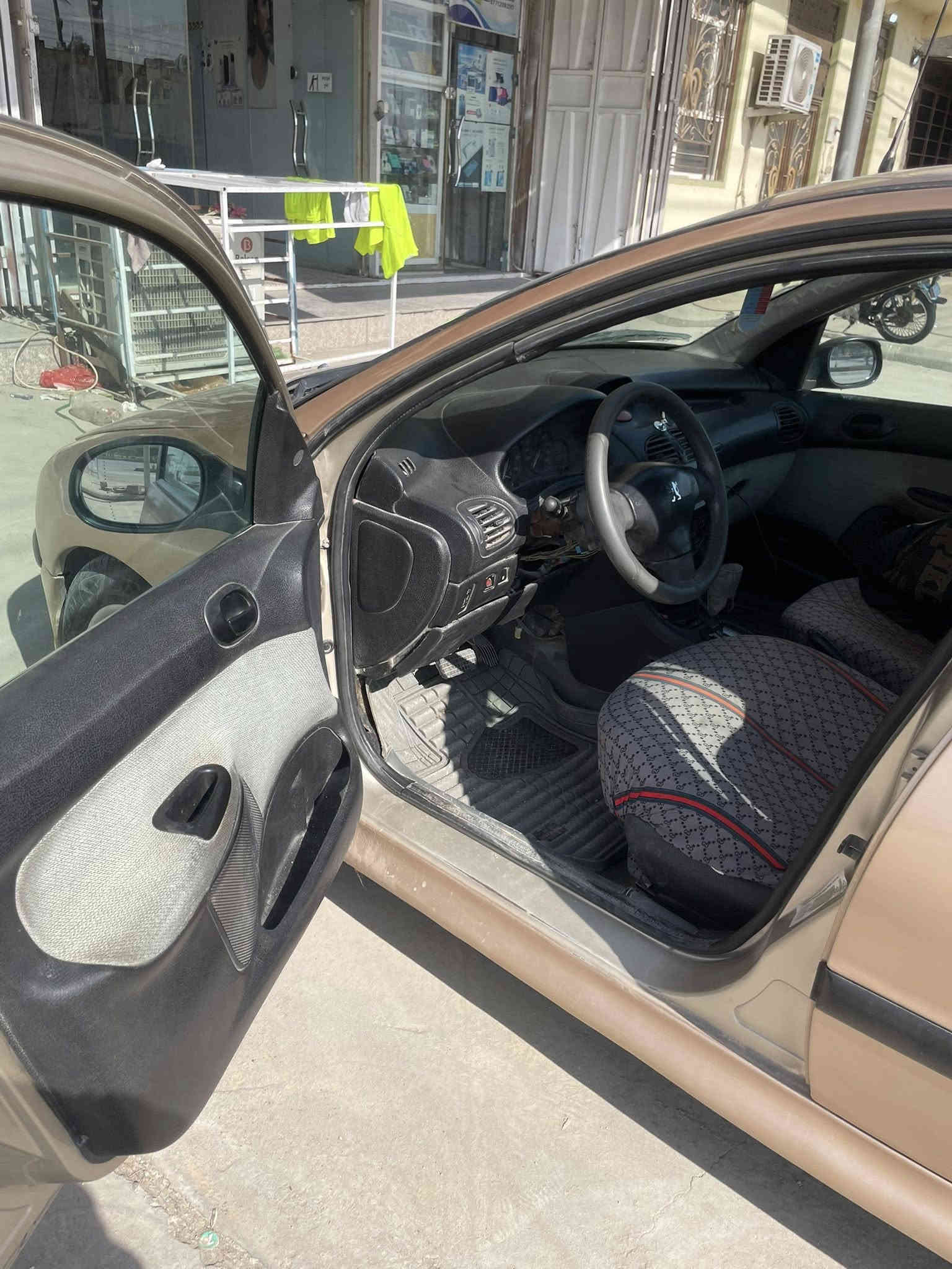 للبيع بيجو 206 
سلام عليكم للبيع بيجو 206 موديل 2004 
السياره مصبوغه عام وهسه مسوين اله ادامه 
صدر امامي خلفي ✅
عبوه فيتبم جديده ✅
نوزلات بلكات مجاول ✅ 
قاعده فيوزات مال تفصيخ ✅
جويتر  ✅
السياره صبغته كلش حلوه وكشرها نضيف 
رقم بغداد مشروع وطني 
السعر : 41 وبيها مجال 
***********
