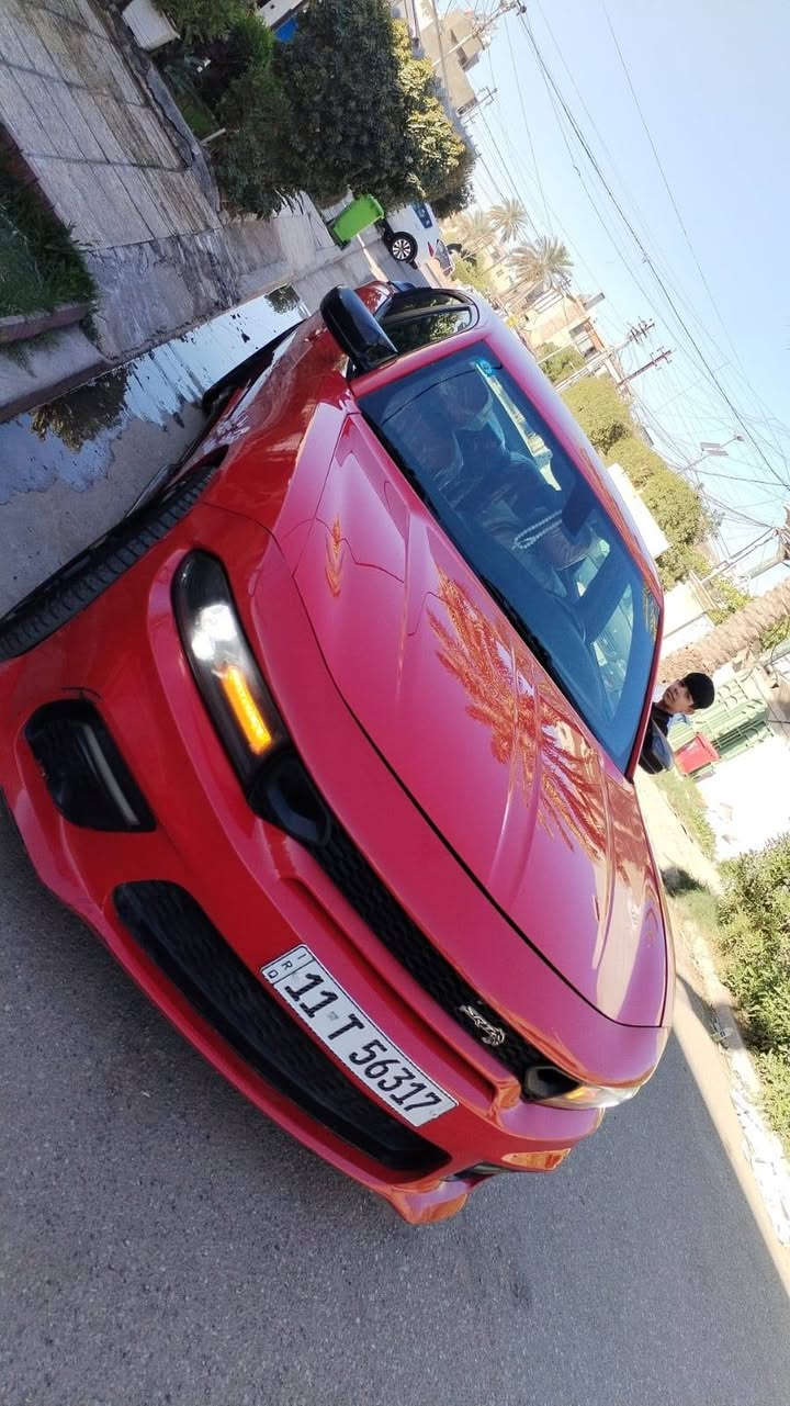 السلام عليكم جارجر لون مميز أحمر طماطي📍
جارجر sxt امريكي 
ماشيه 115 مايل
الموديل 2018 
 الحادث مالتها الجاملغ الخلفي صبغ ضربه سطحيه والامامي بارد قليل 
رقم بغداد باسمي هزه جديده
المحرك : 6 سلندر تو ويل
سياره جديده بمعنى الكلمه 
المواصفات 
شاد لها كاتش كان 
شاشه كبيرة مع نظام ملاحة GPS مع اشتراك ستلايت 
سستم صوت 
السياره محدثة دعاميات ودوسات ويل كل نجمه خسفه القوية 
مقاعد جلد  لونين 
 مقعد السائق كهربائي 
 حساسات مع مانع تصادم خلفي . 
 تشغيل عن بعد 
 ستيرن كهربائي 
 محدد سرعة 
 تلفون بلوتوث 
 كاميرا خلفية 
 مرايا متحسسة للاضاءة العالية 
 كير شفتر بالستيرن 
 دخول ذكي (بصمة)                                                 
مكاني بغداد حي العدل
200$

***********
