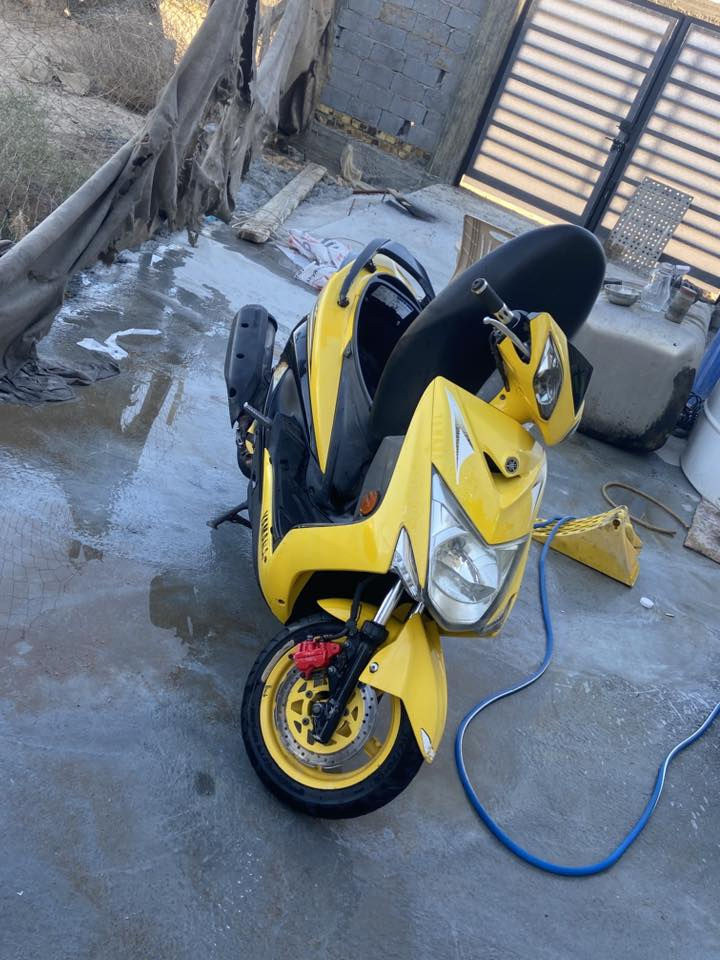 اسلام عليكم دراجه سكنس لد 2015 الدراجه كامله من كلشي ما بيها نقص برغي كلجات رياضي وبوشه 58.5 جايه ويها من الرمبه يعني غراضها وشغلها دراجه اولى 
السعر مليون و200 وبيها مجال 
هذا رقمي خابرني او راسلني عل وتساب 
***********@
