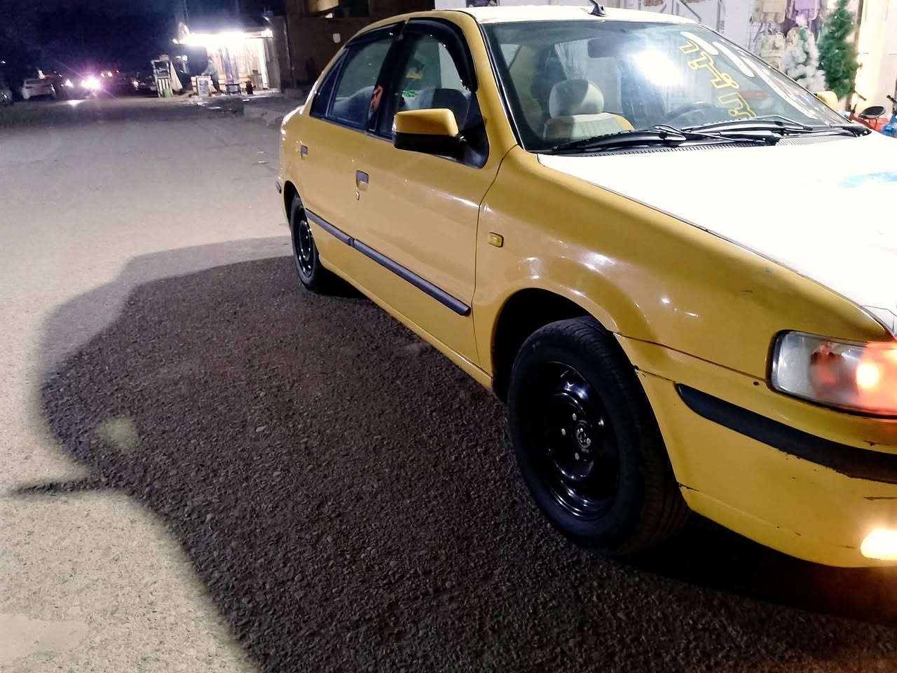 سلام عليكم 
سمند 2013 رقم بغداد سنويه ما صاقطه مصفره هيه وغرامات بيه بنيد مبدل وطخه وره خفيفه كلش دوسه علا وضع الشركه ما معمرات سياره خير من الله ربع ما ذب عليه   مكينه وكير كفاله سياره ناعمه وخير من الله تدفه وتبريد كهربايات علا وضع الشركه مكانه واسط سعره 39بيه مجال قليل ***********
