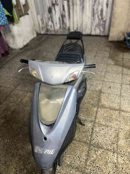 سلام عليكم
دراجه بريز شغاله
فقط يرادله تعديلات بسيطه كفرات كابريتر تنضيف وشوته 
اشاير شغاله اضويه شغاله الدراجه تجي تاخذه تروح وين متريد 
حته كابريتر ميوكفك مكاني بغداد غزاليه رايده 350 رقمي متواجد واتساب ***********
