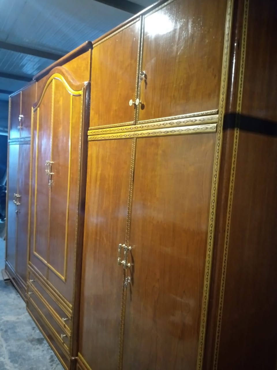 كنتور ابو ٦طابقين تسكام اخو جديد الطول ٣٦٥ سنتيم الارتفاع مترتين ٥٠ سنتيم سعر مع شد ٣٧٥ بيه مجال لشراي  عنوان حي عامل منطقه ثانيه رقمي *********** محمد نجار
