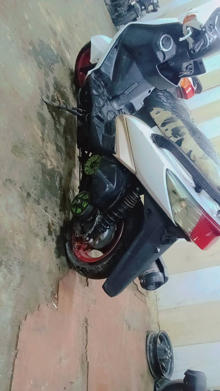 دراجه سكنس فحل كوري كابريتر الدراجه نقصه ترايش فقط المكينه مفتوحه وشغل درجه اولا نكره بكل وكت مستعجل عل بيعه الشراي يتصل
السعر 650بيه مجال شي قليل  
مكاني /الشعب 
الرقم /***********
