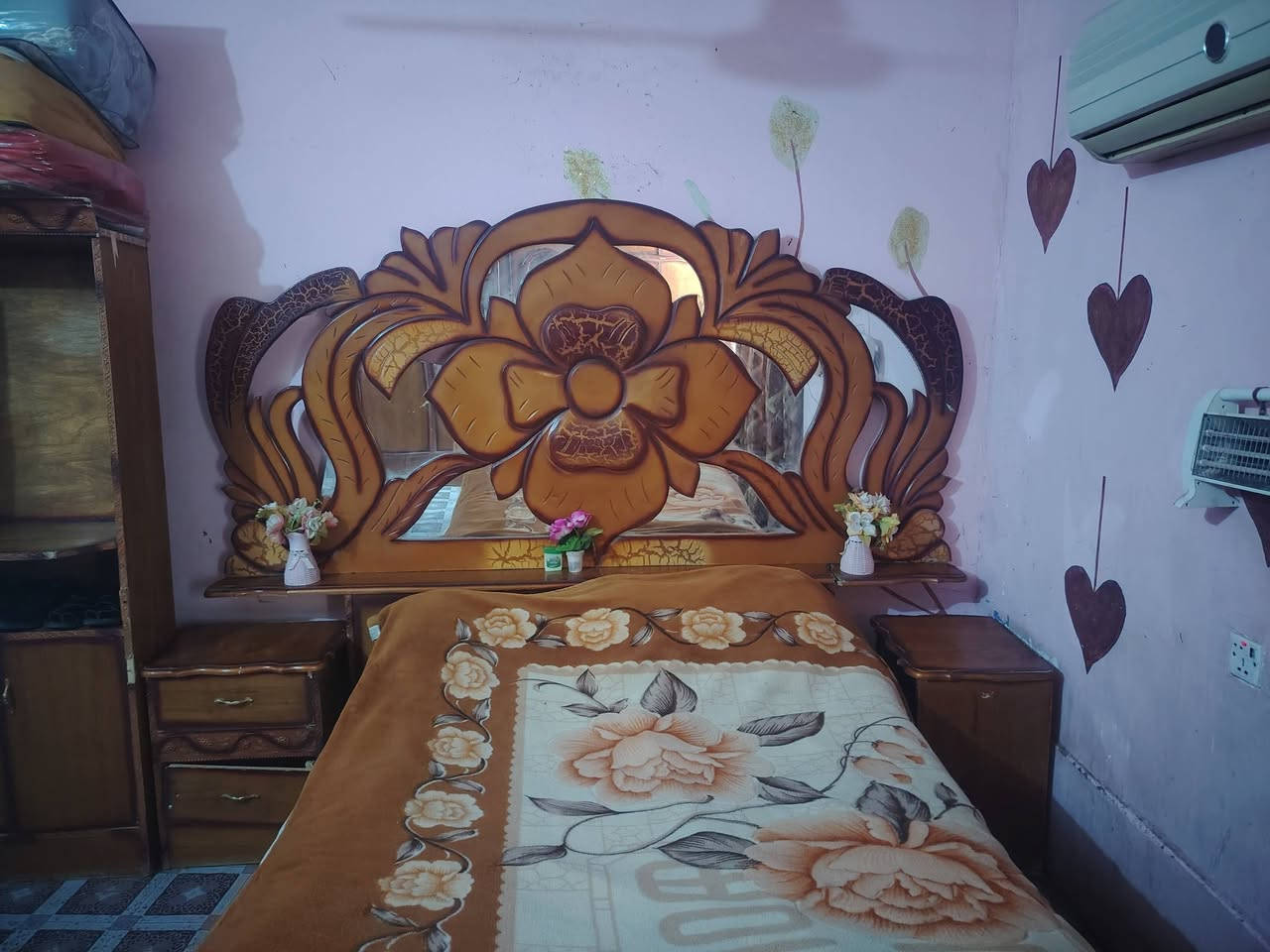 سلام عليكم البيع قرفه مستخدمه
نضيفه خشب عراقي السعر ٦٥٠ الهاتف ***********
