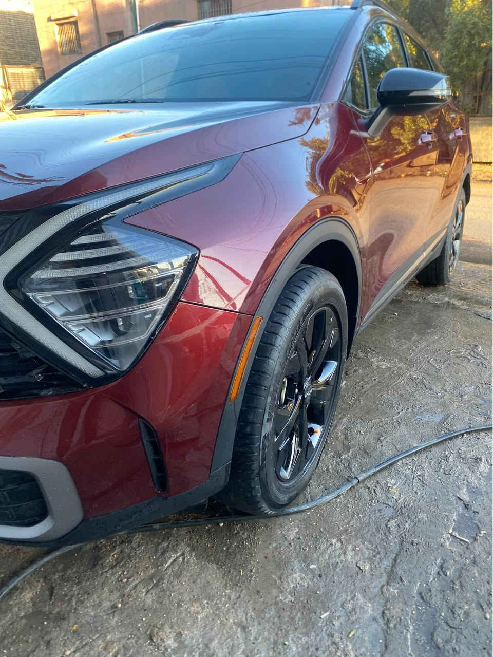 السلام عليكم 
سبورتج XLainوارد امريكي موديل 2024
فول مواصات لون مميز 
مكينه 2500
السياره دخول جديد حادثهه موضح بل صور كفاله من الغود و الشواصي و الدواخل السياره بدون ايراك برده طاك فقط  صبغ اربع قطع بس تعمير درجه اولى ميه بل ميه ما بيهه نقص كامله 
المكان بغداد البلديات ما متوجد عل نت 
*********** بغداد, العراق
