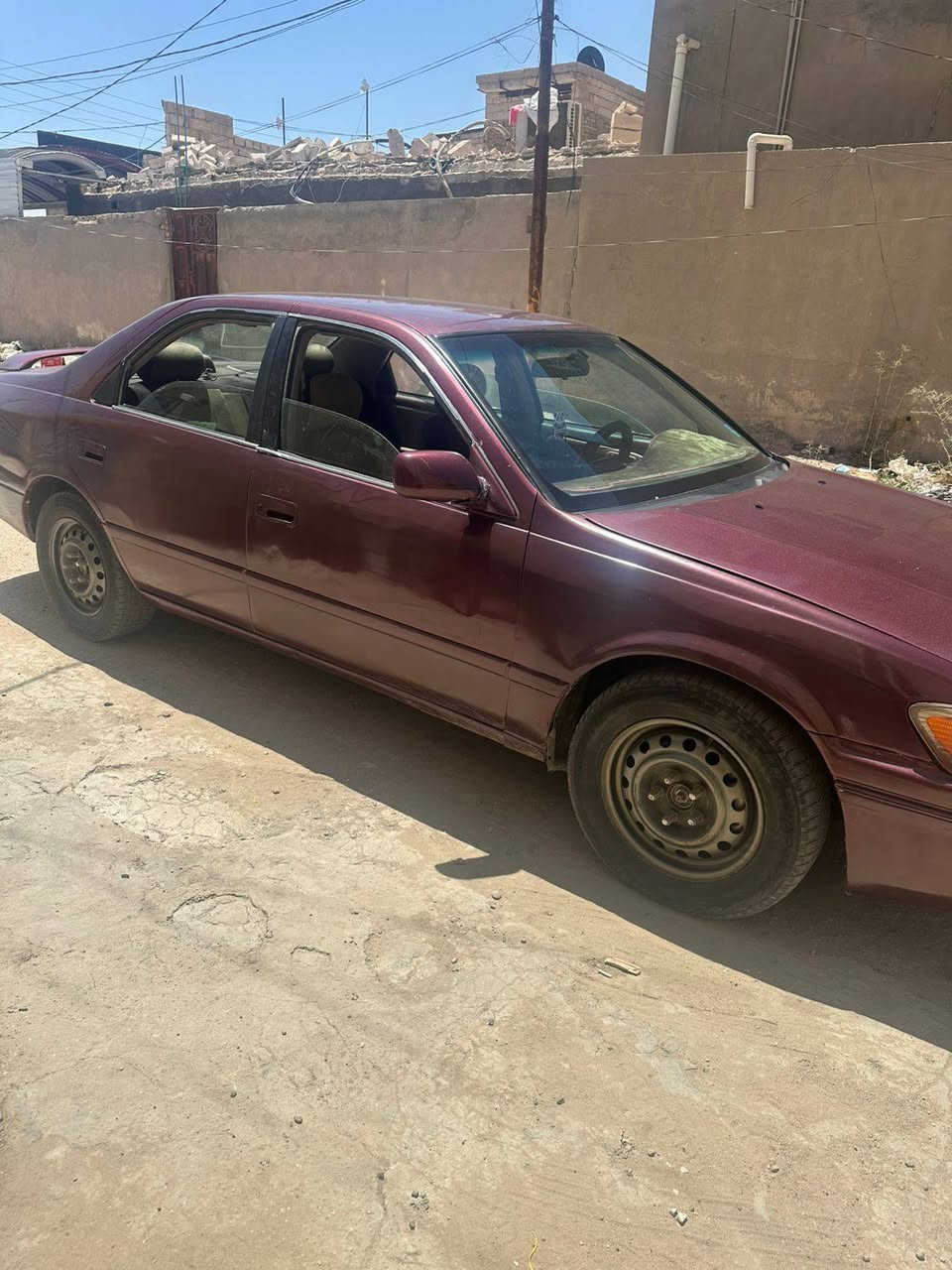 كامري موديل 2000 محرك ابو الكف 
كفاله من اي ضربه قويه (شاصي لغد حوض تكم قمارة مكفول)
بانزين ودهن فقط سيارة انصنعت حتى ما اتعبك 
باسمي  بابل انكليزي سنويه لل٢٩ مداور نفس اليوم عقد مرور
مكاني نجف والسعر بلاش 
58وبيها مجال بسيط
***********
