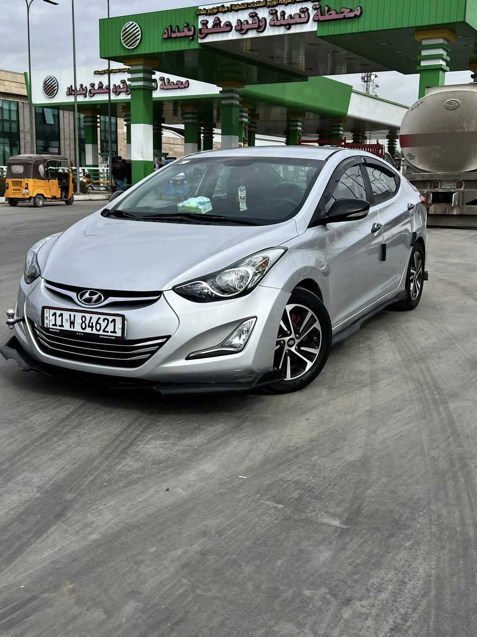 سيارة الانترة مضلع 2012 خليجي محرك 1600
مصبوغ عام سلفر سيارة خير من الله وجاهزة وترايك وين متريد تخم تايرات جديد  وياله جديد

صدر امامي خلفي جديد بوليش درجة اولى دوشمه جديدة محرك خير من الله جاهزة على حسب الاصول السعر 90 وبي مجال قليل ***********
