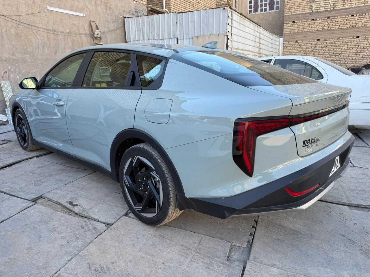 كيا k4 موديل 2025 
لون مميز رقم بغداد تحويل ثاني يوم
حادث بسيط موضح بلصور سونار موجود بالمنشور رباك فقط برده
 مواصفات EX فول عدا الفتحه 
محرك 2000 دوش / كير ايتي شاشة كبيره متصل تبريد لمس مع كاميرا دواره/ تحكم ستيرن كروز سرعة مانع انزلاق تحديد مسار/ وضعيات قيادة مود درايف/تبريد بيانو /تشغيل عن بعد/
سايد بريك دكمة/ ويل كب بلاد/ راذار امامي وجانبي/ وخلفي وبعد هواي بيه موصفات  السيارة جديده وضع زيرو ماشيه 24
مكاني شاطى التاجي منطقه الطي يم جسر الدوار السعر 175 
***********
