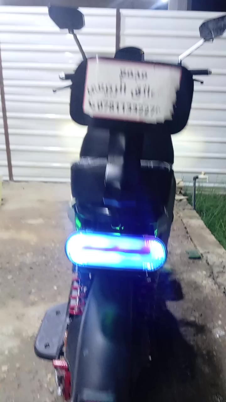 دراجه شحن H 900 سرعه 99 بطاريات خمسه دبل اخو الجديد السعر 475 العنوان ناحيه الامام  ***********
